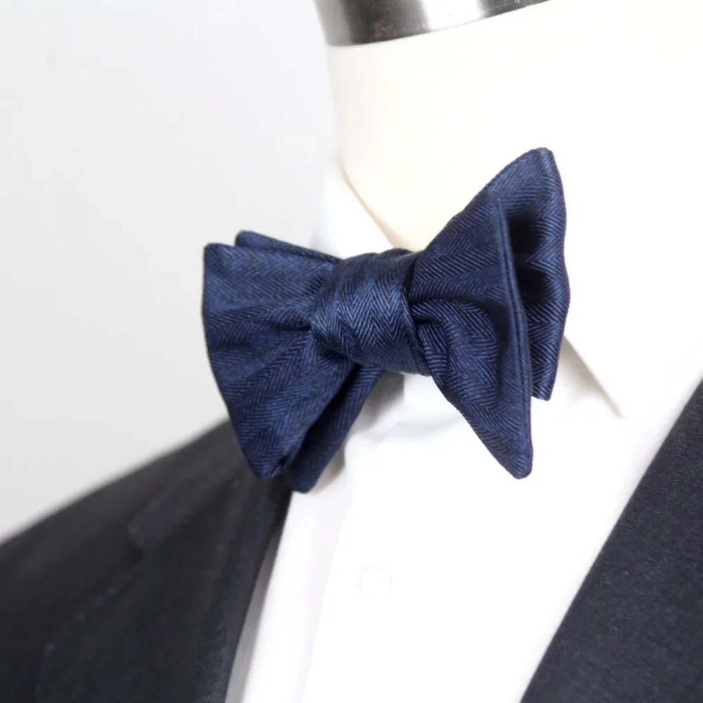 Men's Self-tied Bow Tie 100%Silk Navy Blue Stripes‎ S730